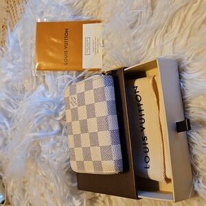 Louis Vuitton Authentic Damier Azur Small Zippy Wallet.